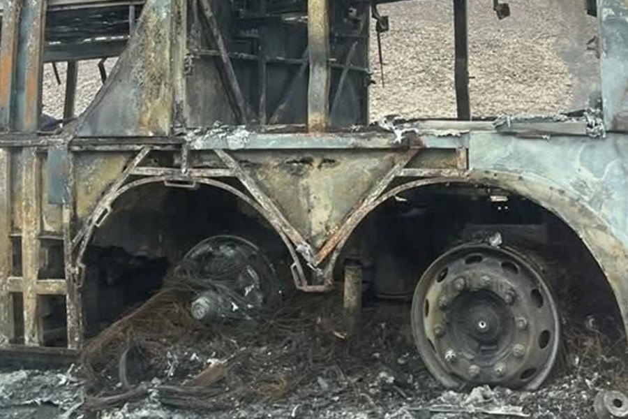 Un bus de la empresa La Perla del Sur se incendió presuntamente por fallas técnicas, a la altura del distrito de El Ingenio, en Nasca. La unidad cubría la ruta Lima – Puquio...