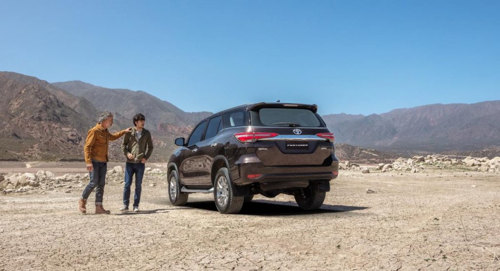 Cuando pensamos en un seguro vehicular, casi siempre lo asociamos a lo “normal”: manejar por la ciudad, salir a carretera, ir al trabajo o hacer viajes familiares...